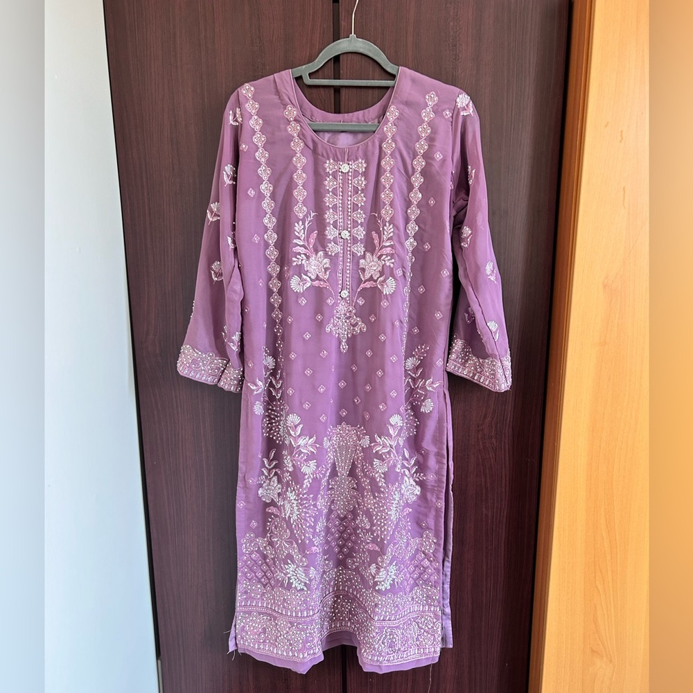Pakistani salwar kameez